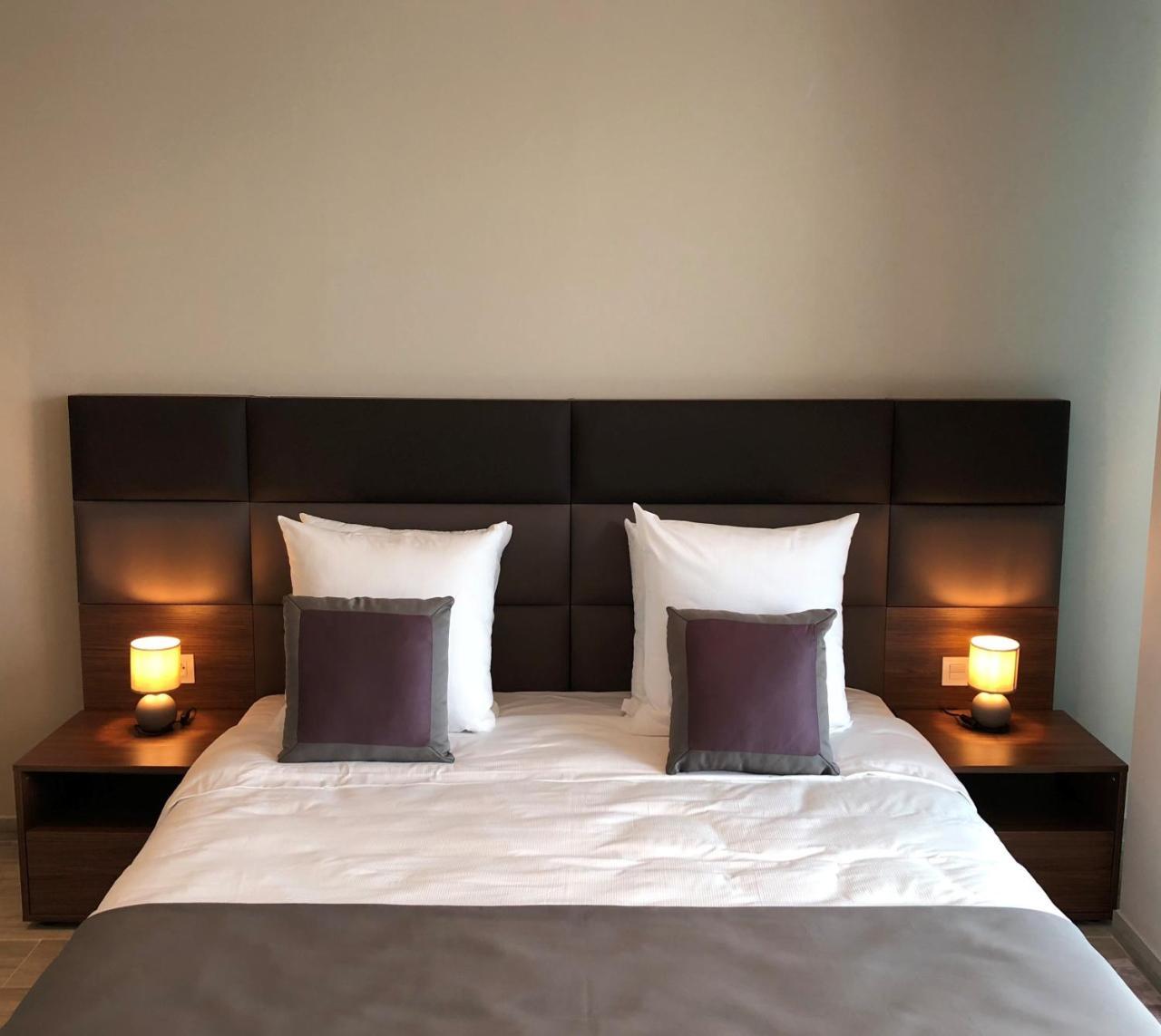 Flat Hotel Midi 33 Brussel Buitenkant foto