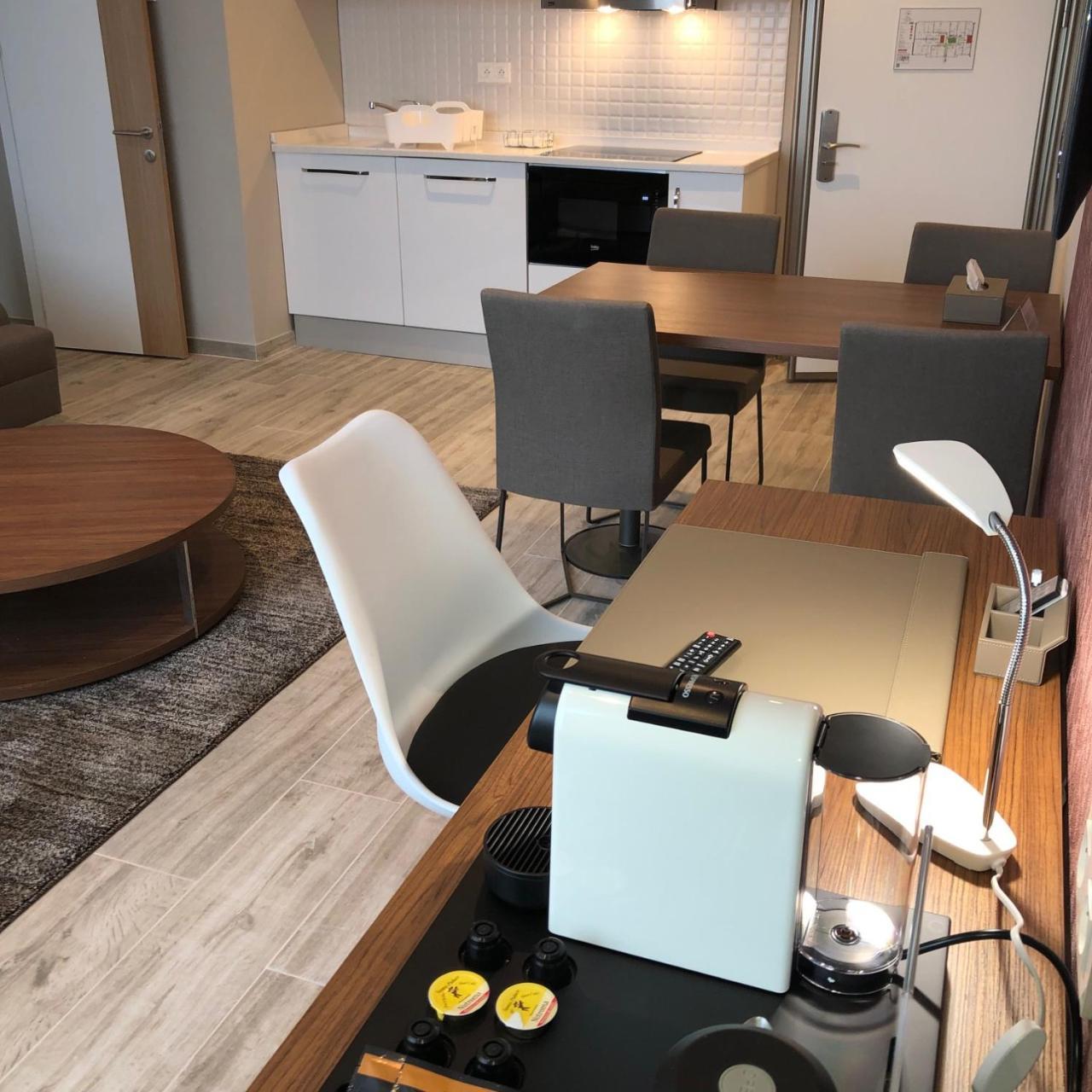 Flat Hotel Midi 33 Brussel Buitenkant foto
