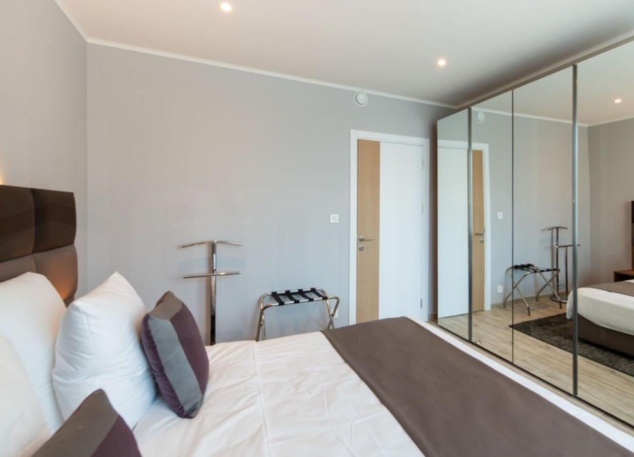 Flat Hotel Midi 33 Brussel Buitenkant foto